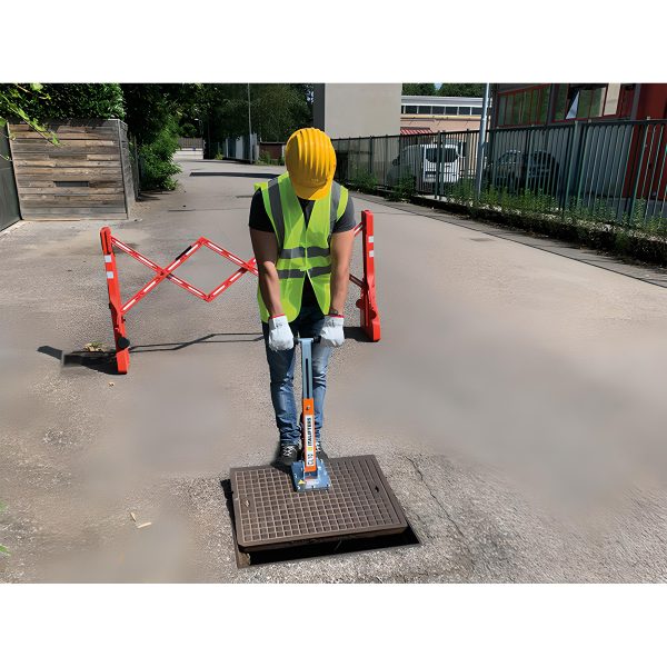 CL10 Magnet Manhole Lifter - Image 2