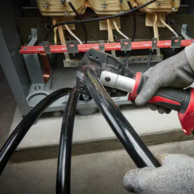 The M18™ FORCE LOGIC™ CABLE CUTTER with 400mm² Jaws