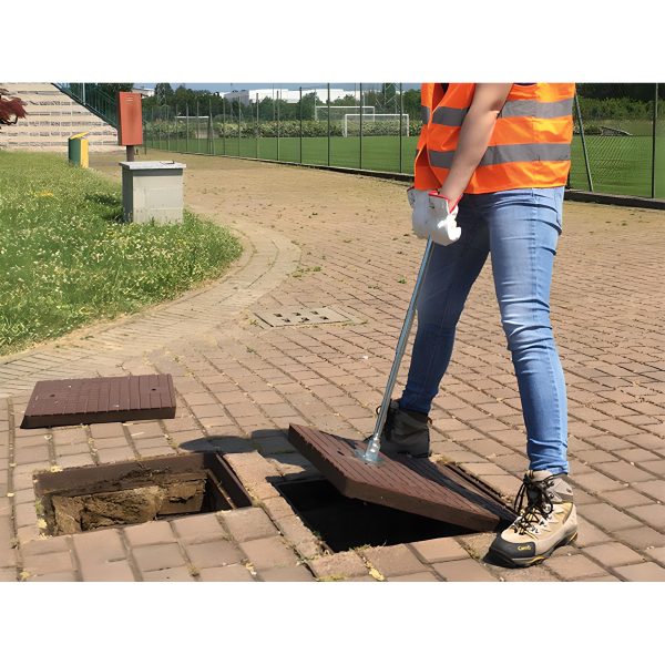 XT1 Nano Ultra Light Folding Magnetic Manhole Cover Lifter - Image 2