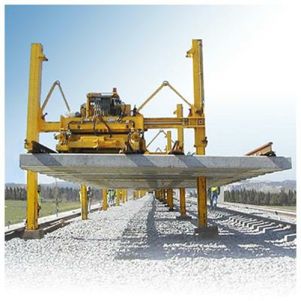 Radio Controlled Self-Propelled Laying and Renewal Gantry